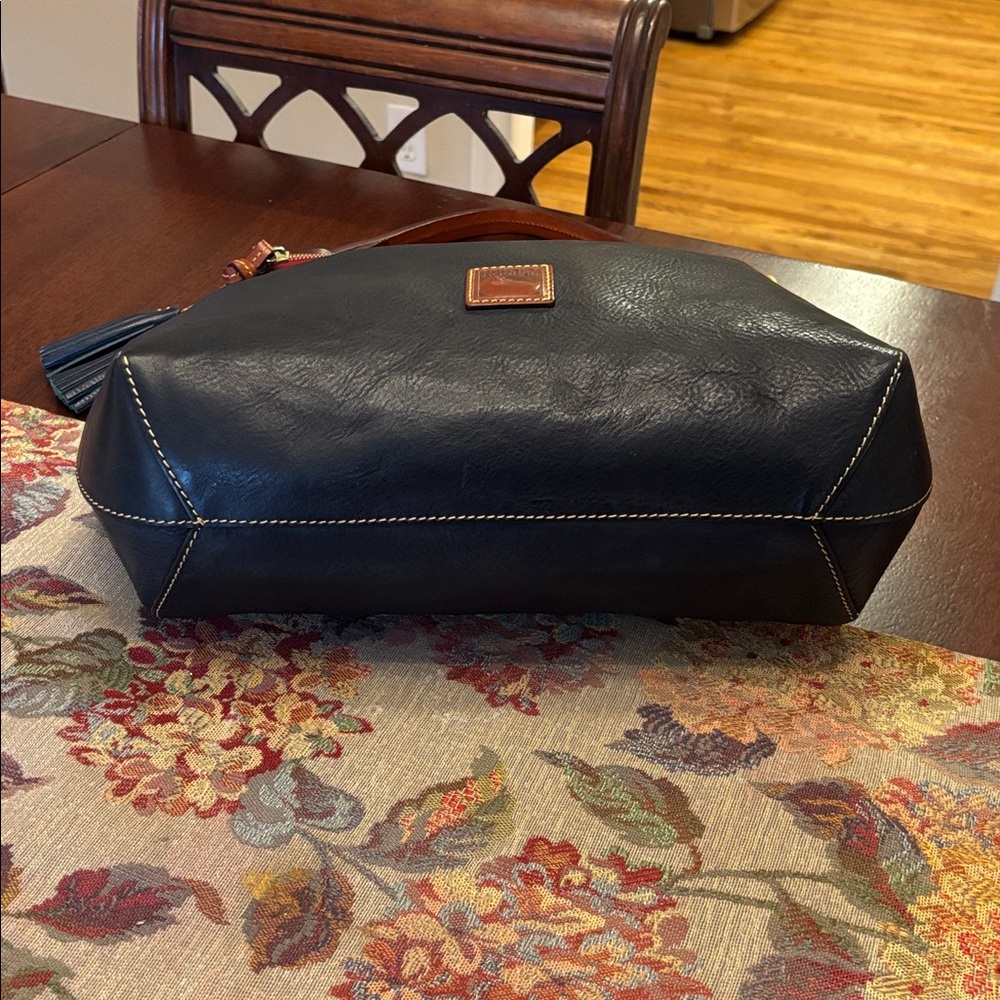 *SOLD*Dooney & Bourke Florentine Twist Strap Hobo Excellent Condition - Picture 7 of 15